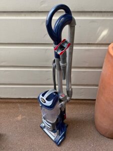 Shark NV360 Navigator Lift Away Deluxe upright vacuum cleaner front profile view