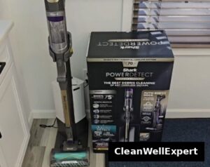 The complete Shark PowerDetect IP3251 cordless stick vacuum cleaning system mounted on its self-emptying charging dock