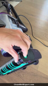 how to release Shark DuoClean soft front roller by pressing green eject button on PowerDetect floorhead